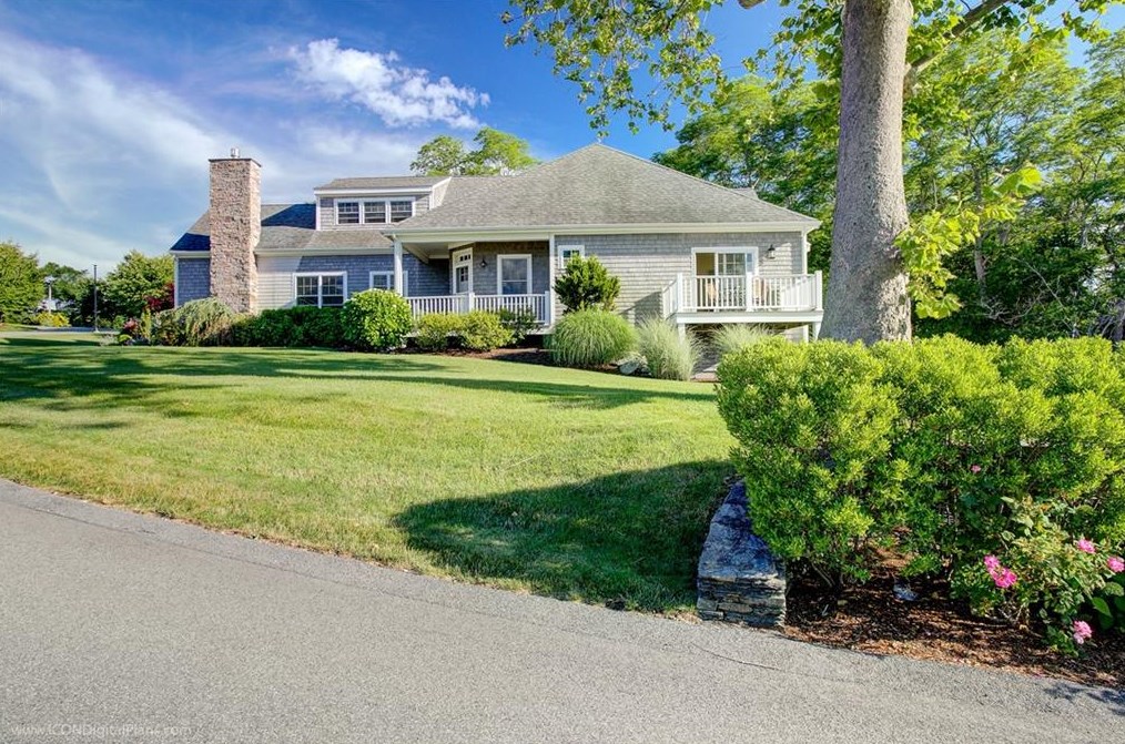 34 Freedom Trail Dr, Portsmouth, RI 02871-1061