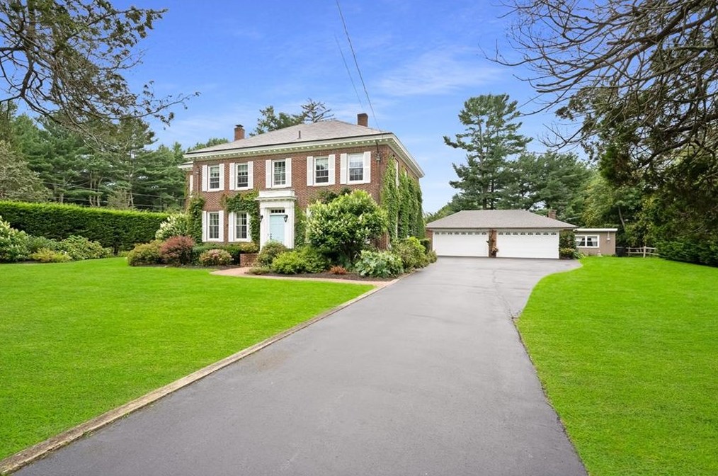 372 New Meadow Rd, Barrington, RI 02806 exterior