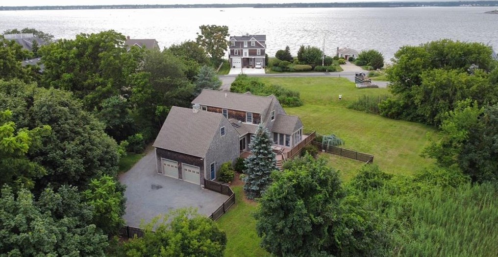15 Willow Way, Barrington, RI 02806-1825