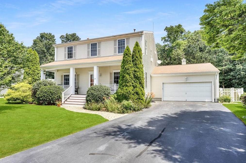 37 Carousel Dr, East Providence, RI 02915-3682