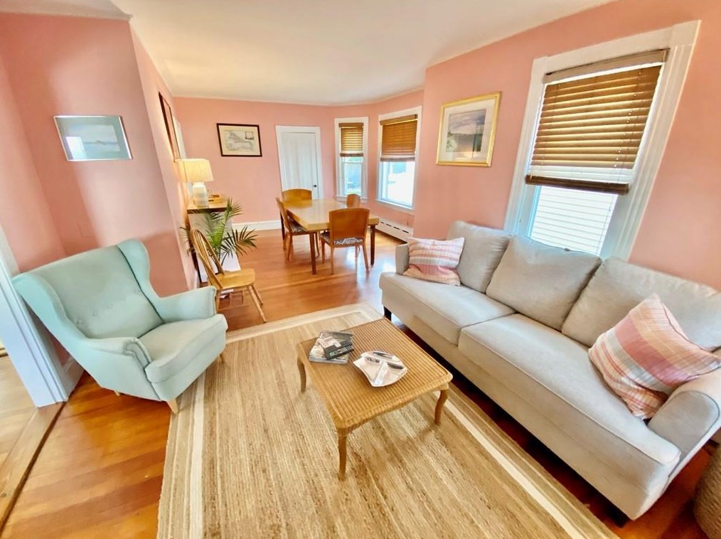 7 Atlantic St, Middletown, RI 02840