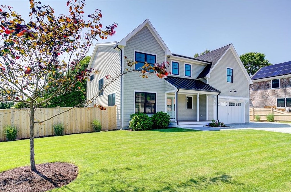 81 Allston Ave, Middletown, RI 02842