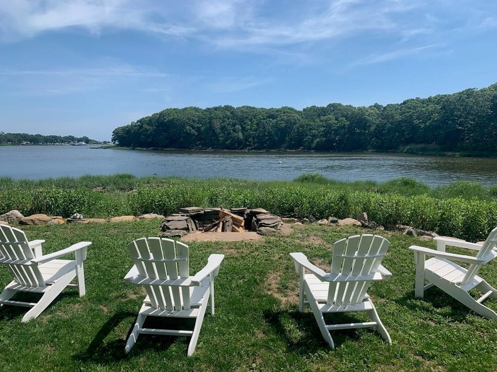 25 Dan St, Warwick, RI 02889