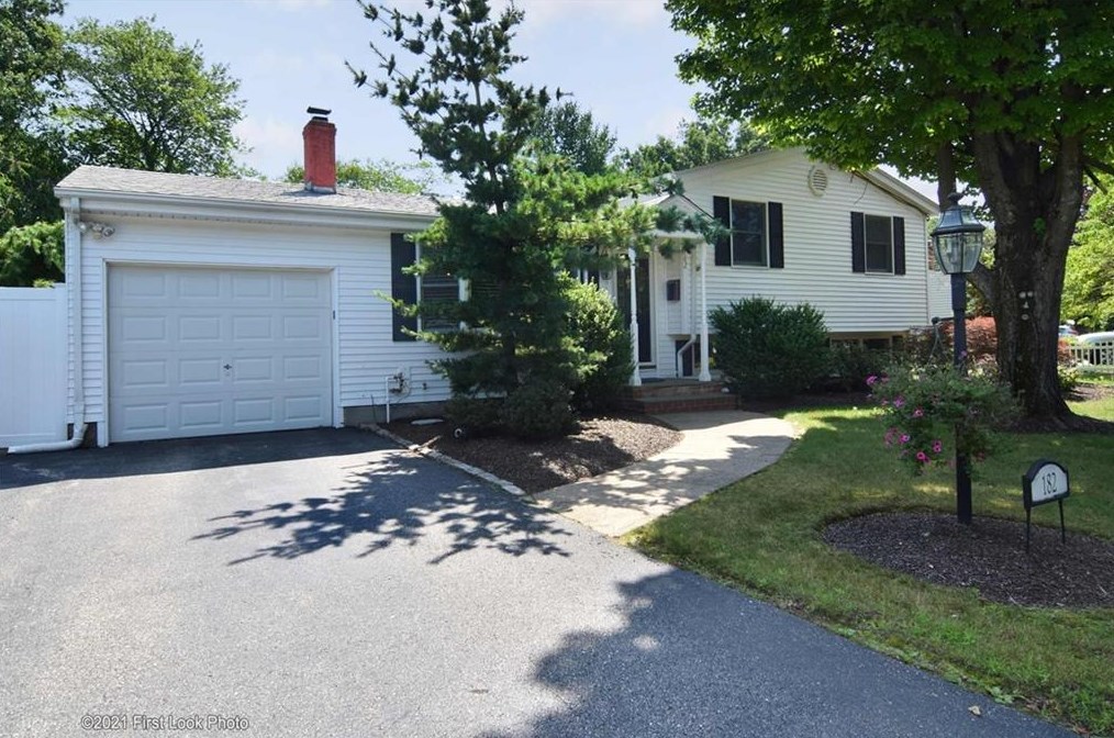 182 Lake Garden Dr, Cranston, RI 02920 exterior