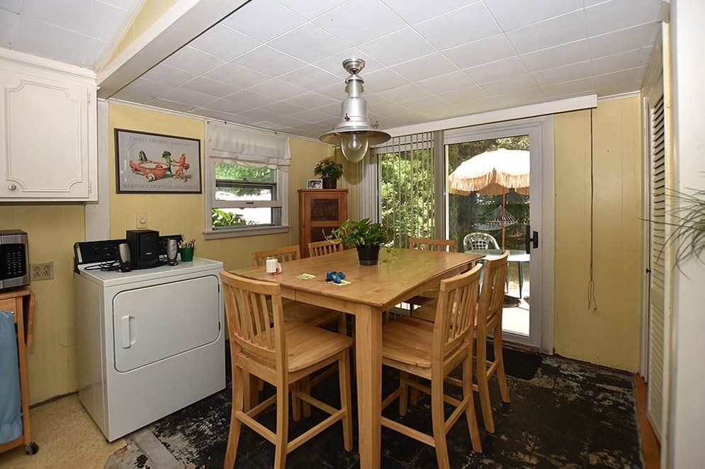 58 Bates Ave, North Kingstown, RI 02852