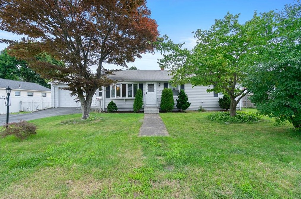 21 S Brookside Ave, Providence, RI 02911