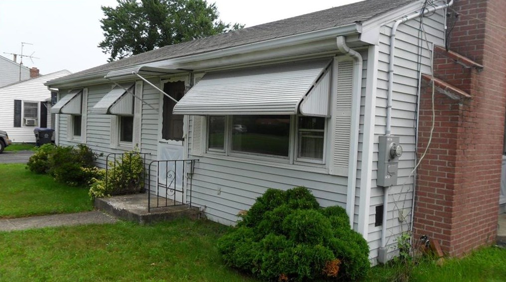 26 Brentwood Dr, East Providence, RI 02916 exterior