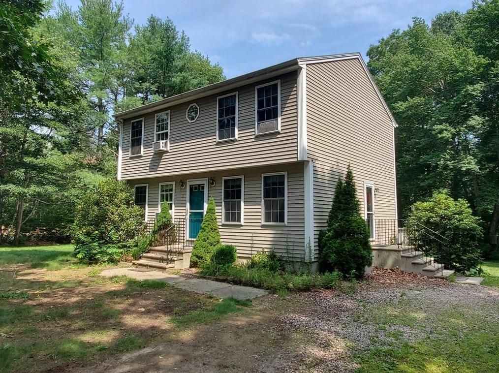 2 Susan Dr, Richmond, RI 02812