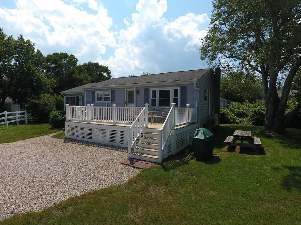 17 Aspen Dr, South Kingstown, RI 02882