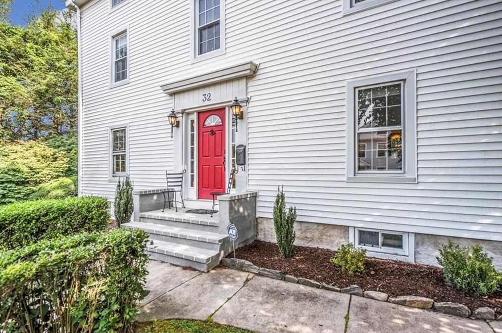32 School St, Westerly, RI 02891