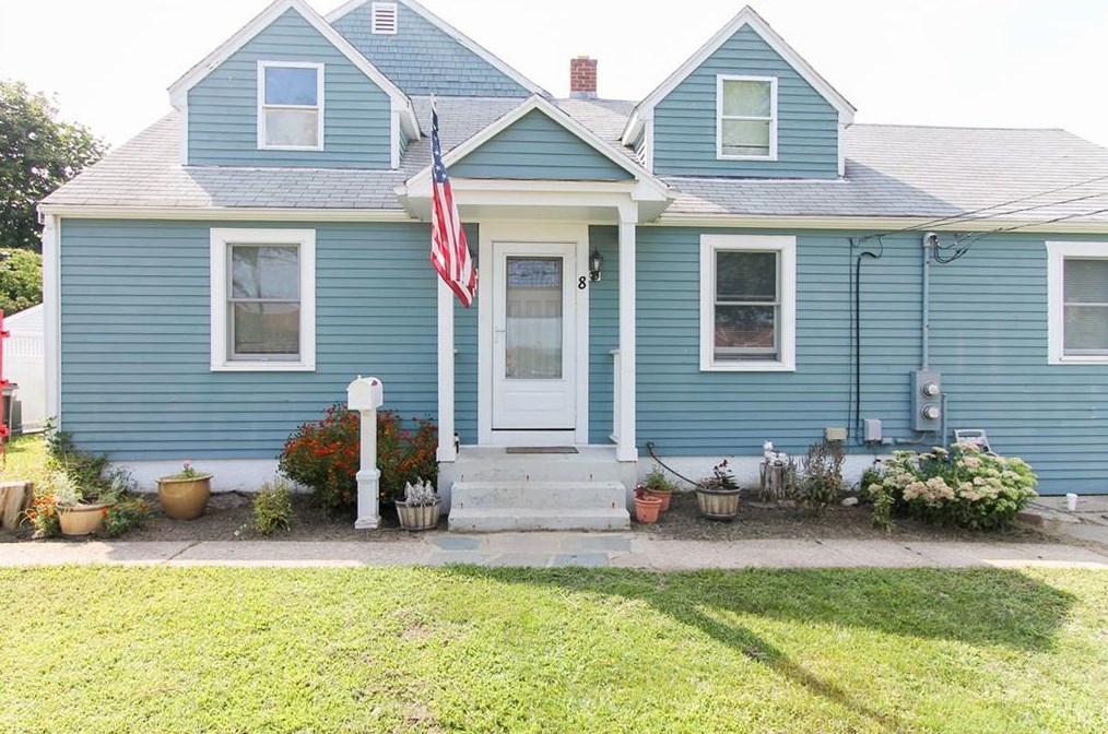 8 Yarnell Ave, Middletown, RI 02842