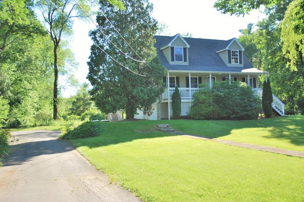 685 S Main St, Glocester, RI 02859