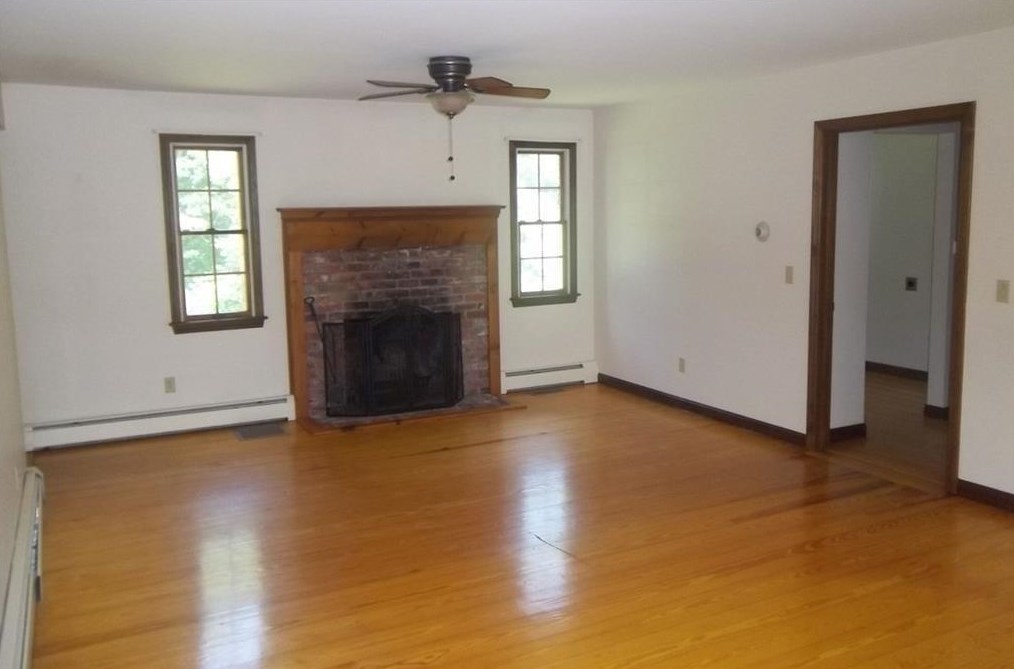 213 Narrow Ln, North Kingstown, RI 02852