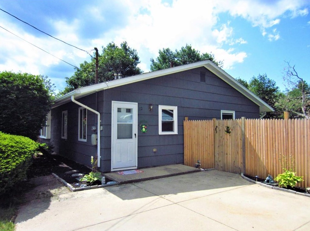 12 Paige Dr, Coventry, RI 02816