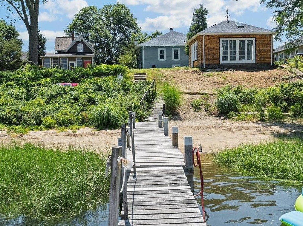 1102 Buttonwoods Ave, Warwick, RI 02886