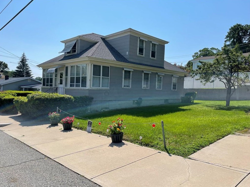 18 Verdic Ave, Providence, RI 02909