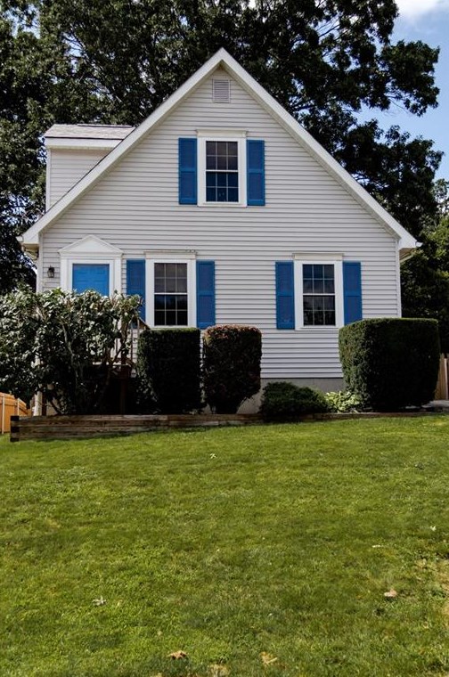 7 May Ave, Cumberland, RI 02864