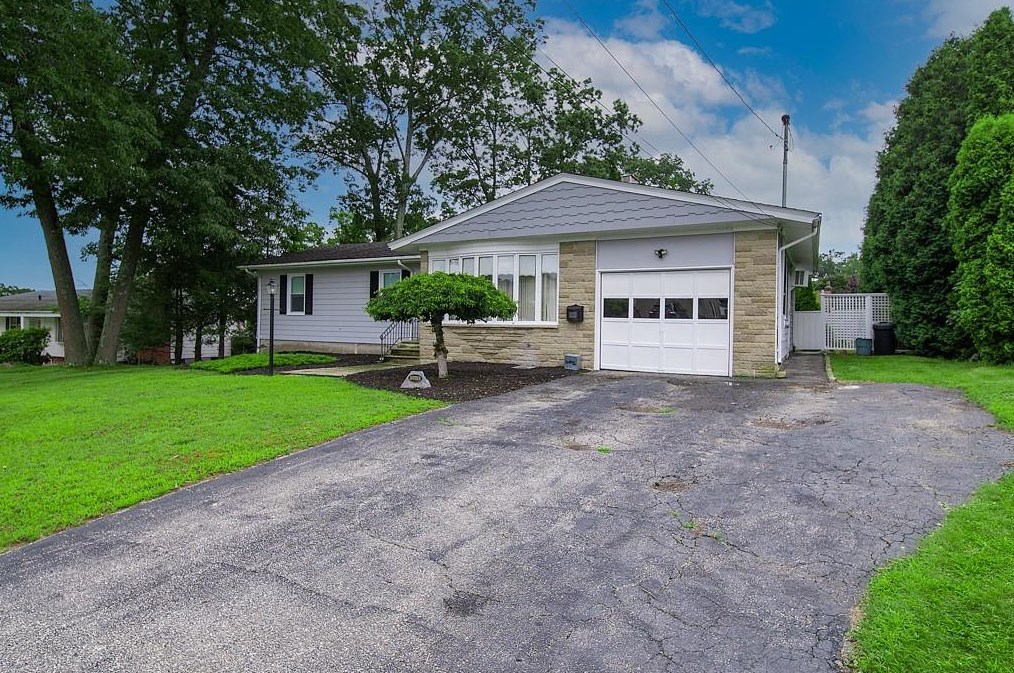 16 Teakwood Dr, Providence, RI 02919