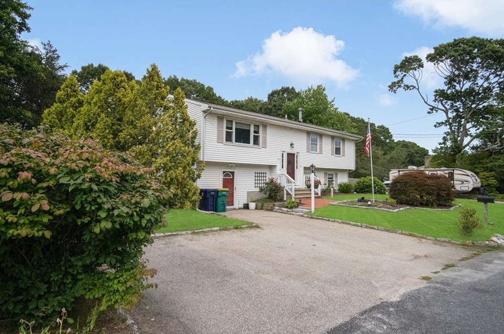 61 Virginia Ave, North Kingstown, RI 02852