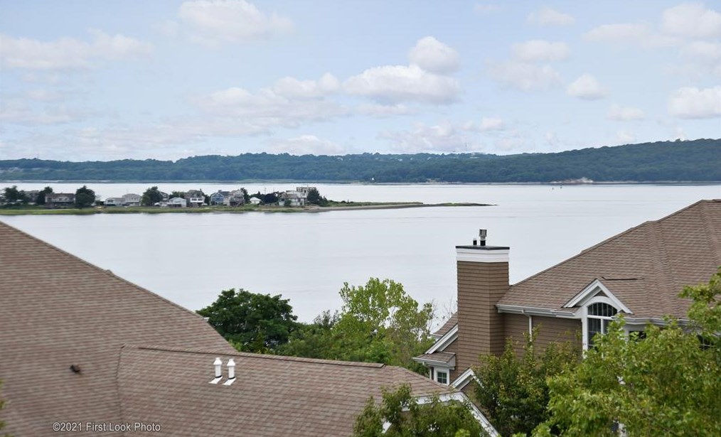 293 Village Rd, Tiverton, RI 02878