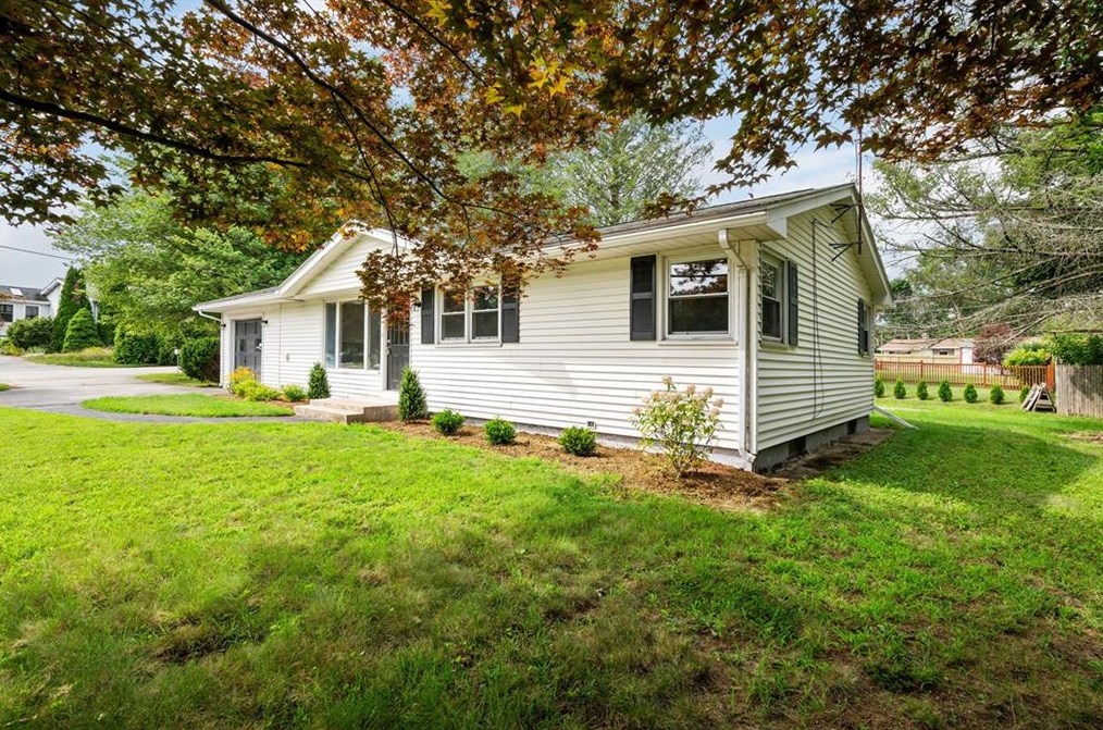 1930 Mendon Rd, Cumberland, RI 02864