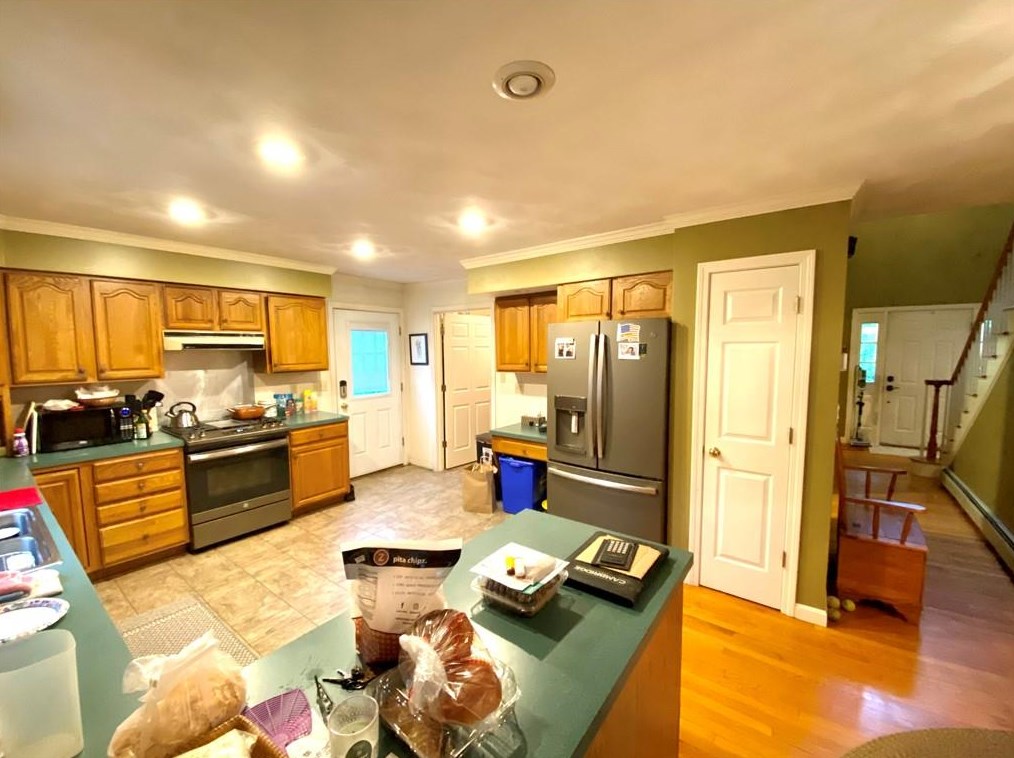 47 Lafayette Dr, Bristol RI  02809-5012 exterior