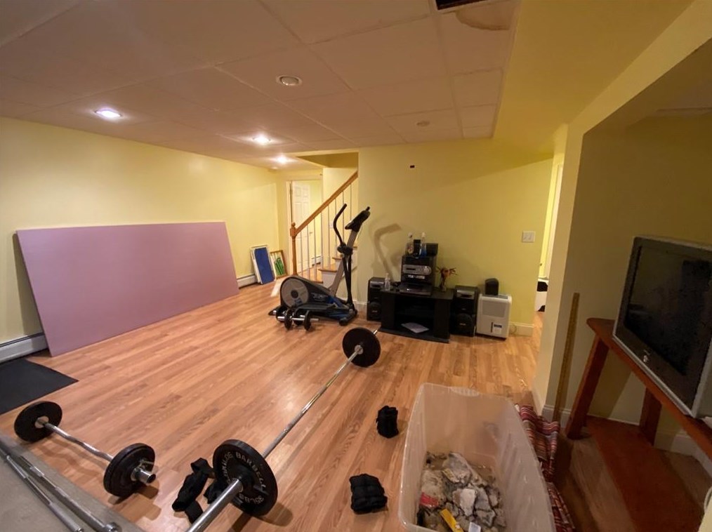 47 Lafayette Dr, Bristol RI  02809-5012 exterior