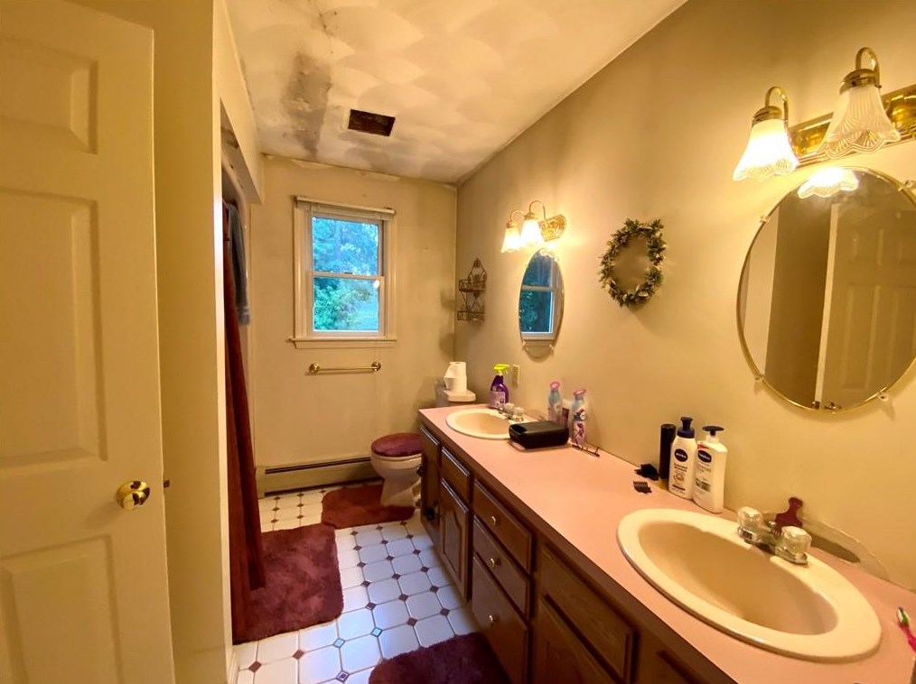 47 Lafayette Dr, Bristol RI  02809-5012 exterior