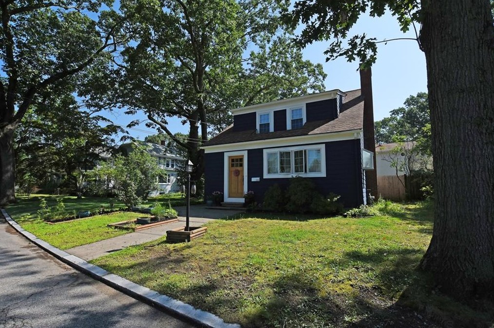 934 Bullocks Point Ave, East Providence, RI 02915 exterior