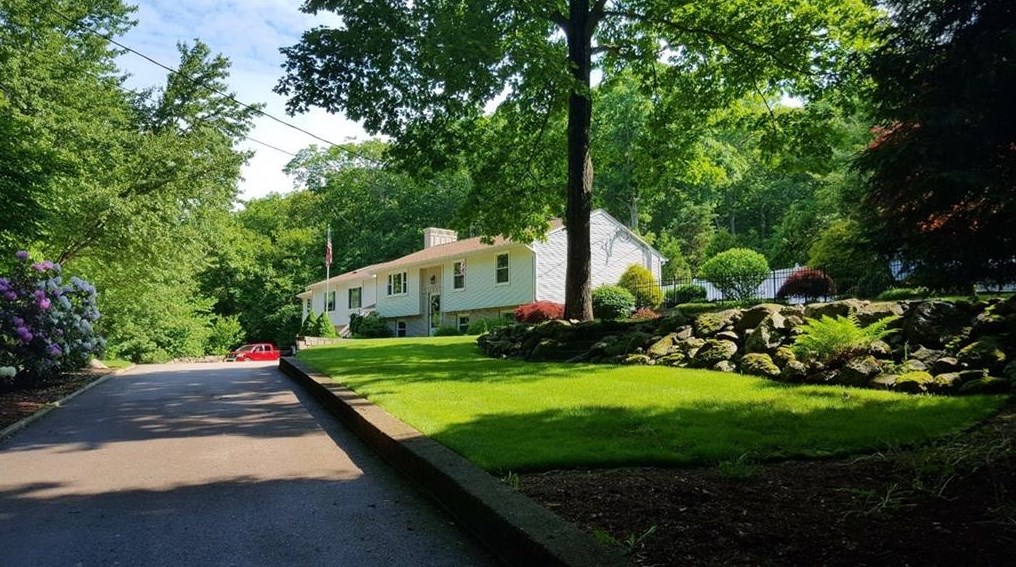 89 Sharpe St, West Greenwich, RI 02817