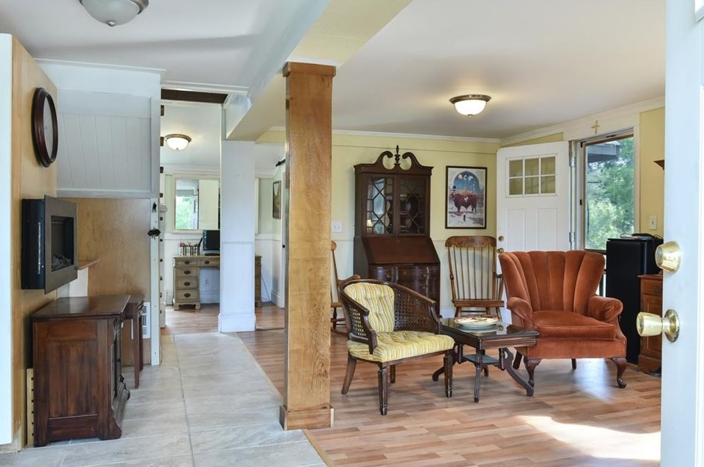 308 School St, North Kingstown, RI 02852