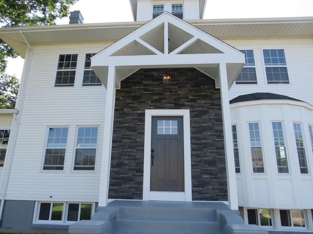 724 Park Ave, Woonsocket, RI 02895