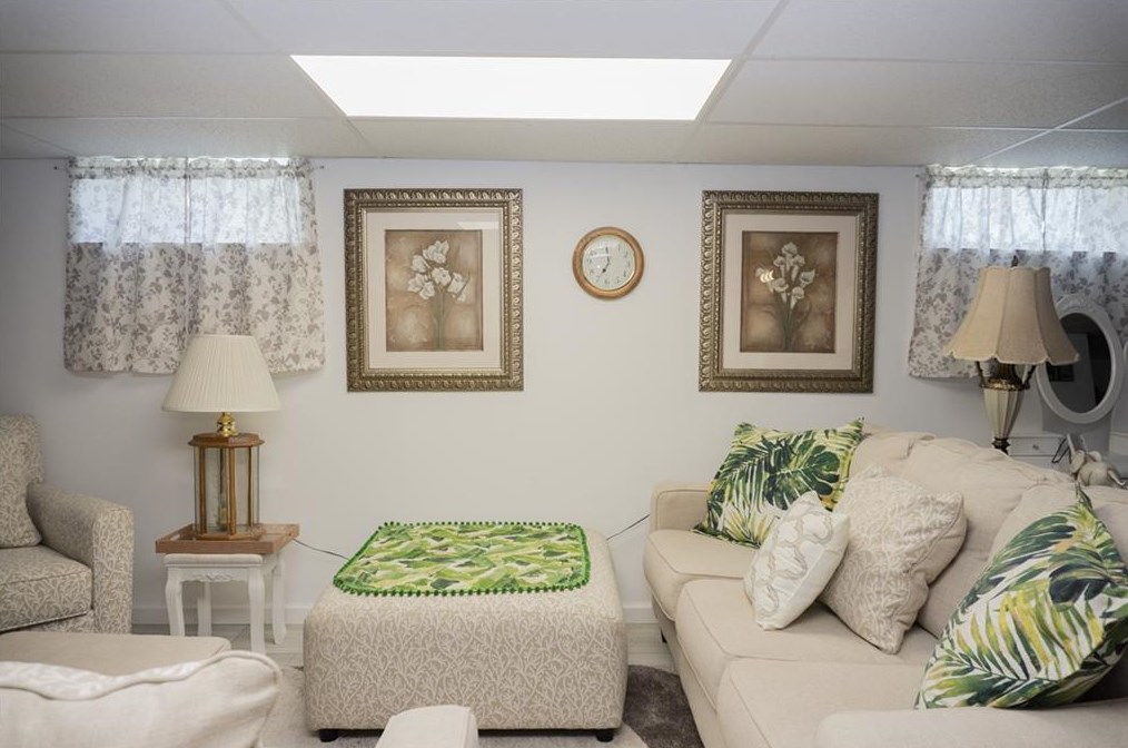 116 Longview Dr, Cranston RI  02920-3318 exterior
