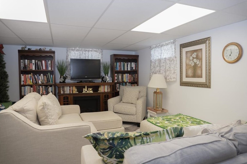 116 Longview Dr, Cranston RI  02920-3318 exterior