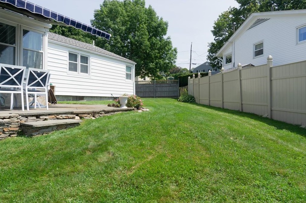 116 Longview Dr, Cranston RI  02920-3318 exterior