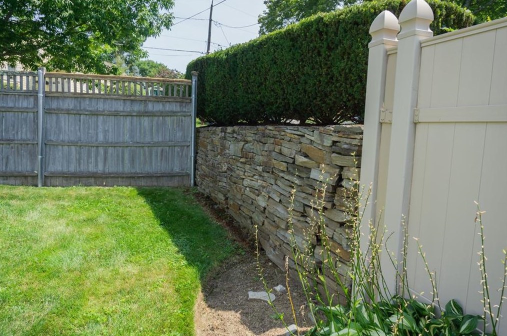 116 Longview Dr, Cranston RI  02920-3318 exterior