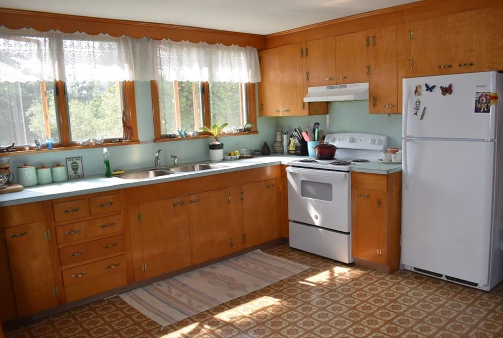 9 River St, West Warwick, RI 02893