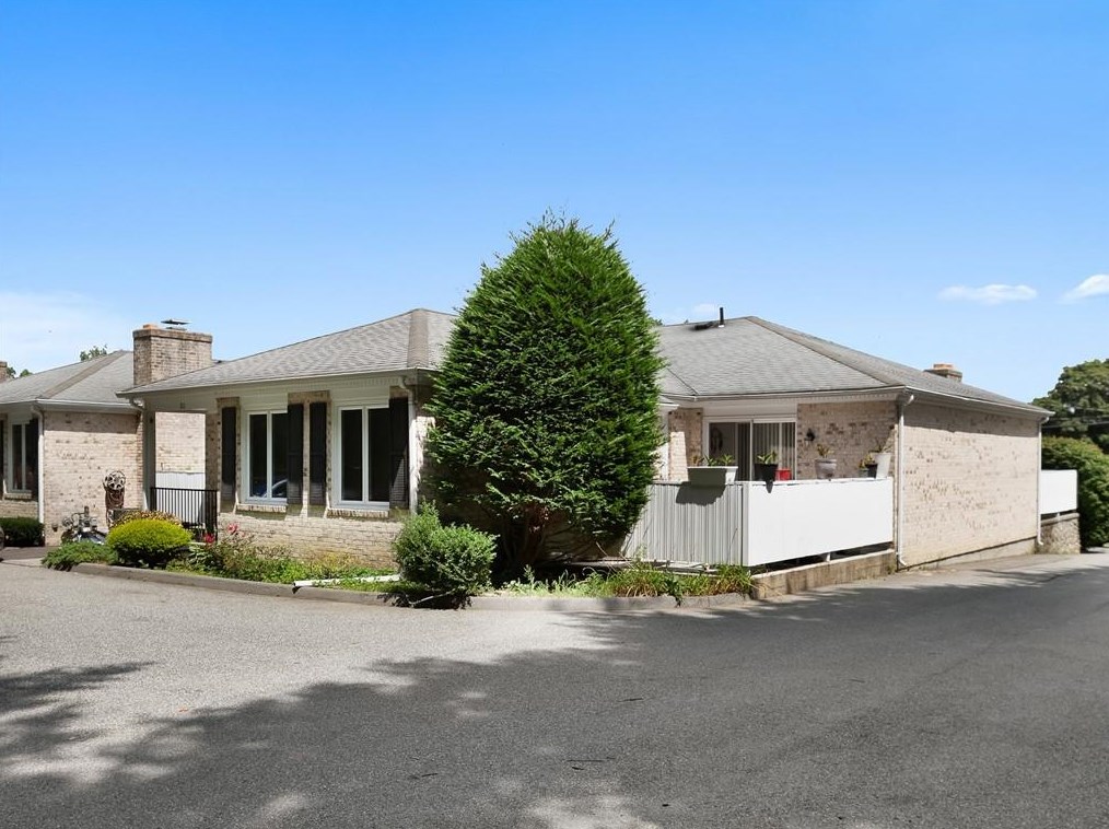 80 Hawthorne St, North Providence, RI 02904