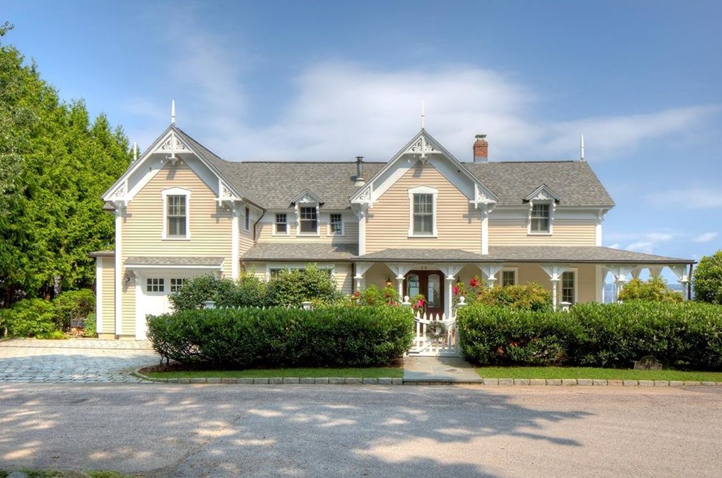 24 Orient Ave, Jamestown RI  02835-1834 exterior