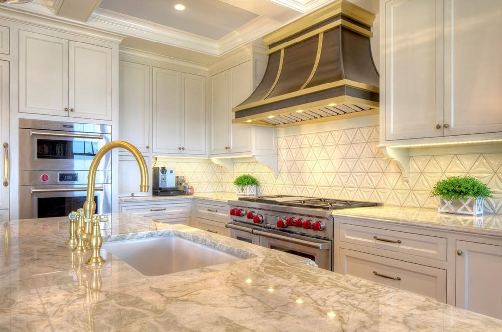 24 Orient Ave, Jamestown RI  02835-1834 exterior