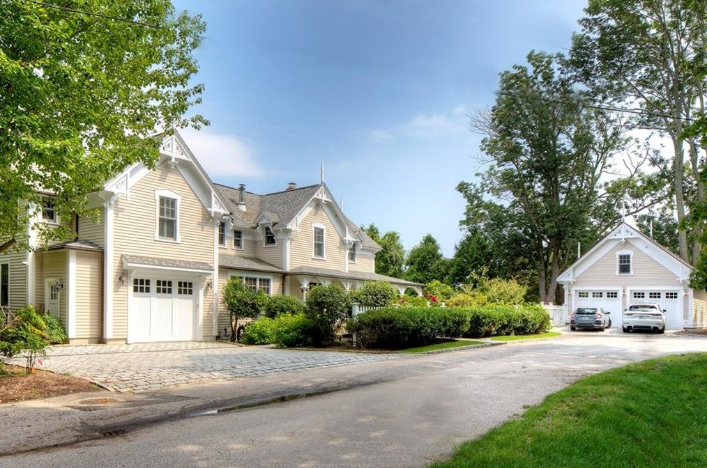 24 Orient Ave, Jamestown RI  02835-1834 exterior