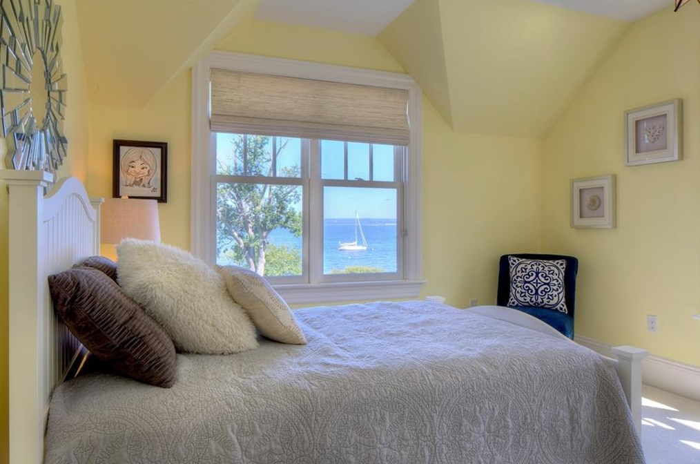 24 Orient Ave, Jamestown RI  02835-1834 exterior