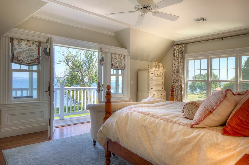 24 Orient Ave, Jamestown RI  02835-1834 exterior