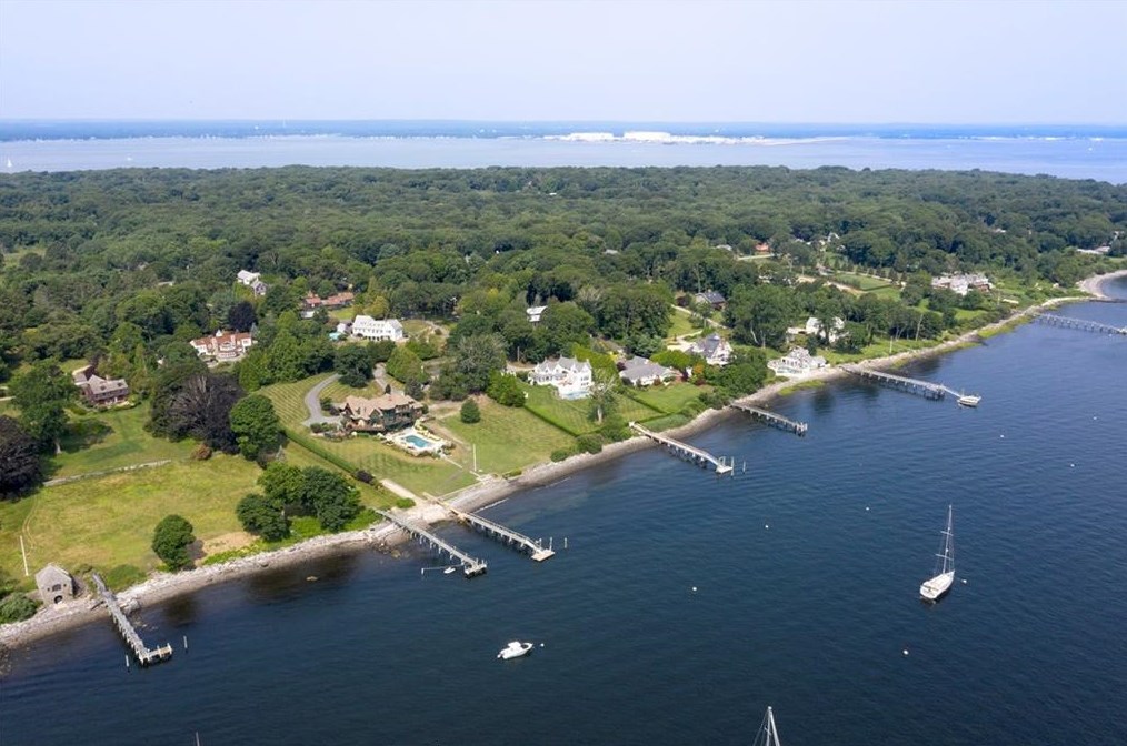 24 Orient Ave, Jamestown RI  02835-1834 exterior