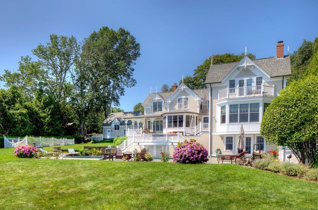 24 Orient Ave, Jamestown RI  02835-1834 exterior