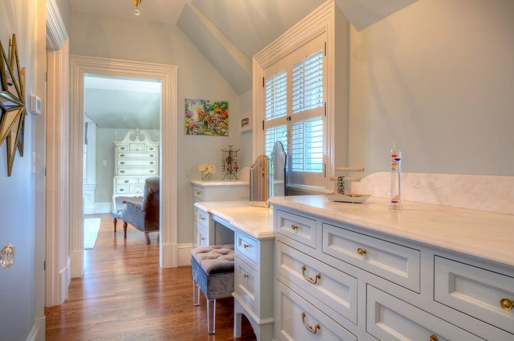 24 Orient Ave, Jamestown RI  02835-1834 exterior