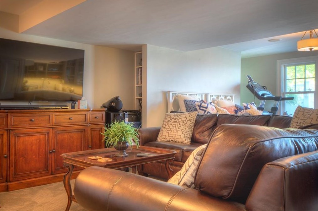 24 Orient Ave, Jamestown RI  02835-1834 exterior