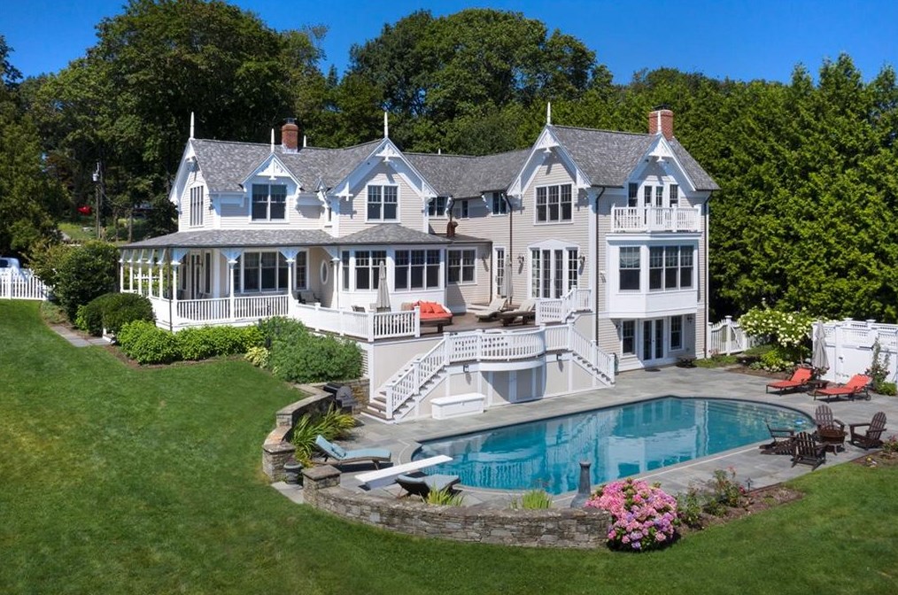 24 Orient Ave, Jamestown, RI 02835-1834