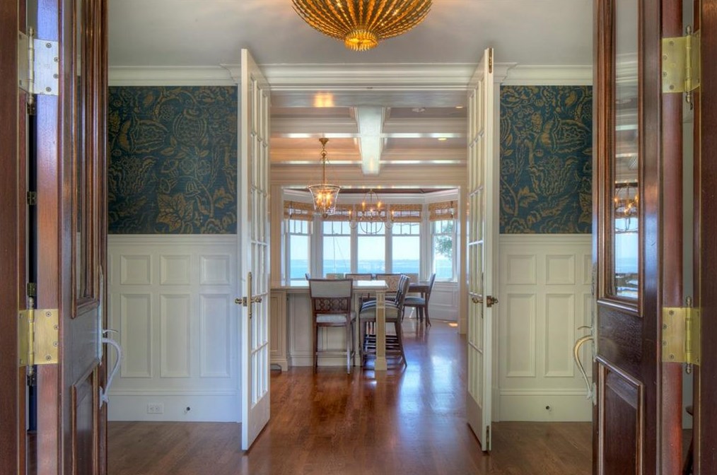 24 Orient Ave, Jamestown RI  02835-1834 exterior