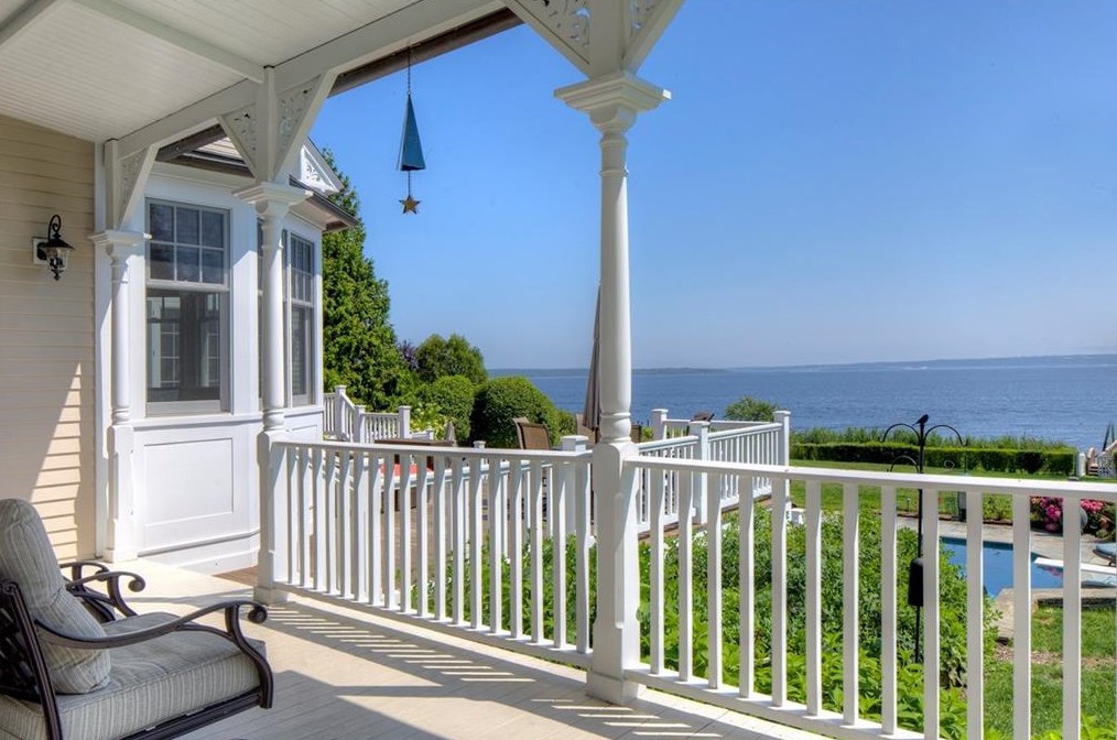 24 Orient Ave, Jamestown RI  02835-1834 exterior